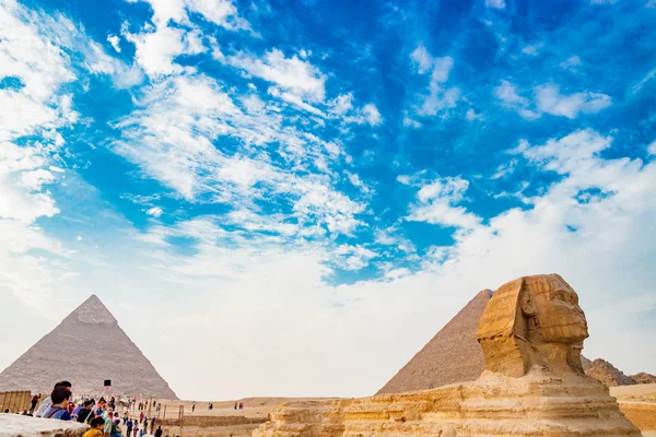 Ammirando la sfinge al Cairo, Egitto — Foto Stock