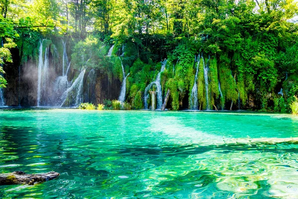Lieu idyllique dans le parc national de Croatie — Photo