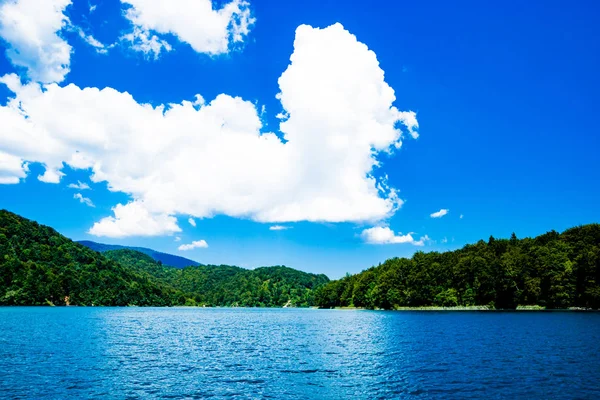 Yansımanın Plitvice Gölleri, Hırvatistan