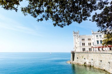 Trieste, İtalya'nın Körfez Miramare kalesinde