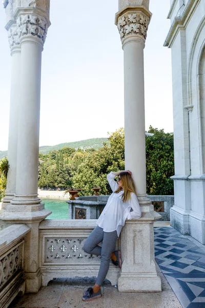 Gården i Miramare castle i Trieste, Italien Royaltyfria Stockbilder