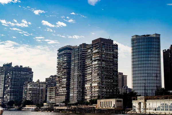 Byggnader på bakgrund i Kairo, Egypten Stockbild