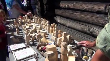 Eski oyma ahşap oyuncaklar