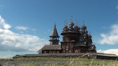 Ulusal Rusça folklor kızı Kizhi adada