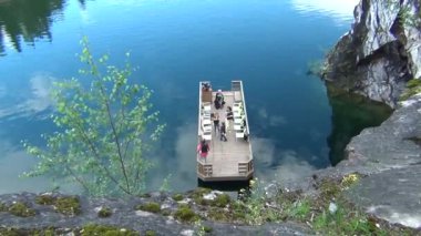 Turist bir teknede grup