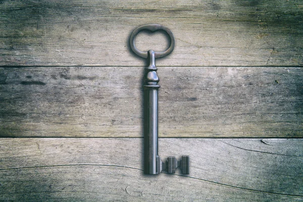 Ein kleiner Schlüssel auf dem Boden — Stockfoto