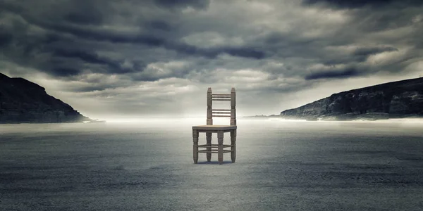 Cadeira de madeira contra paisagem — Fotografia de Stock