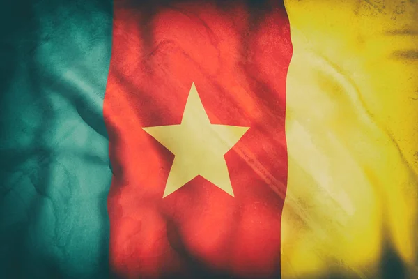 3D renderização de uma antiga bandeira dos Camarões acenando — Fotografia de Stock