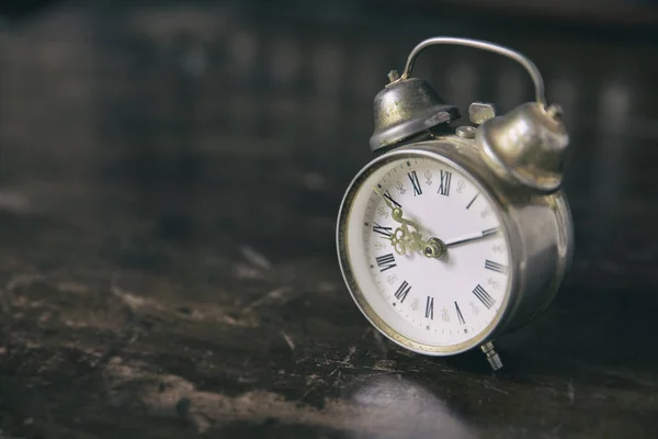 Horloge en métal vieilli — Photo