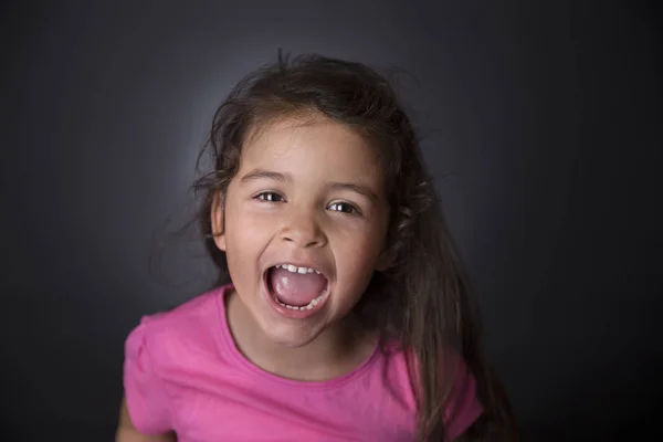 Adorable girl screaming — Stock Photo, Image