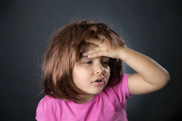 Little girl worried — Stock Photo, Image