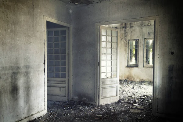 Dreckiges verlassenes Haus — Stockfoto