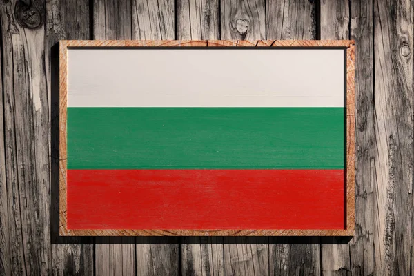 Деревянный флаг Болгарии — стоковое фото