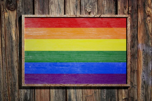 Bandera gay sobre fondo de madera — Foto de Stock