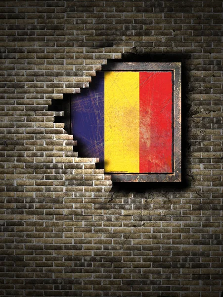 Velha República do Chade bandeira na parede de tijolos — Fotografia de Stock