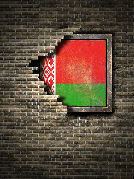Παλιά σημαία της Λευκορωσίας σε τοίχο από τούβλα — Φωτογραφία Αρχείου