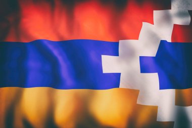 Artsakh Cumhuriyeti bayrak sallayarak