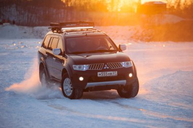 KHABAROVSK, Rusya Federasyonu - 28 Ocak 2017: Mitsubishi Pajero spor m