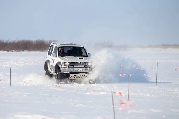 Habarovsk, Rusya - 28 Ocak 2017: Mitsubishi Pajero sürme — Stok fotoğraf