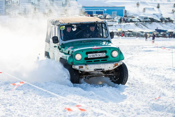 俄罗斯哈巴罗夫斯克-2017 年 1 月 28 日︰ Uaz 469 骑在雪上 — 图库照片