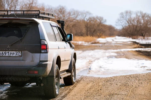 Habarovsk, Rusya - 25 Şubat 2017: Mitsubishi Pajero spor 