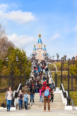 Habarovsk, Rusya - 01 Mayıs 2017: ortasında yürüyen insanlar 