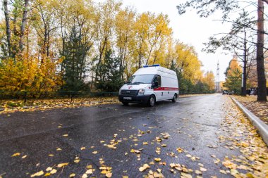 Habarovsk, Rusya - 14 Ekim 2017: Ambulans Street ben