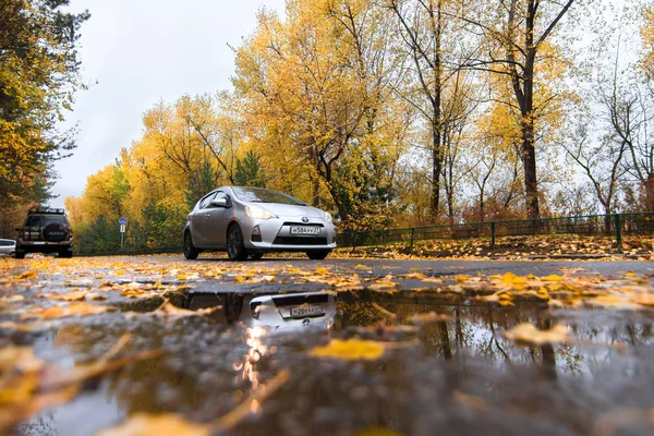 Χαμπάροφσκ, Ρωσική Ομοσπονδία - 14 Οκτωβρίου 2017: Toyota ασήμι Aqua σε aut — Φωτογραφία Αρχείου