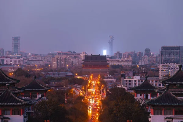 Vista a la Torre del Tambor desde Jingshan Park . —  Fotos de Stock