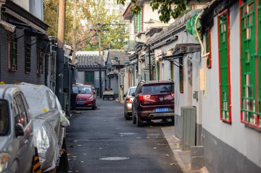 Pekin, Çin - 9 Kasım 2019: Geleneksel Çin caddesi - 