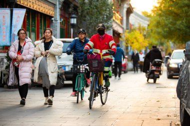Pekin, Çin - 11 Kasım 2019: Pekin sakinlerinden birinde