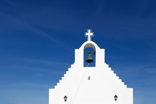 Torre de sino branco — Fotografia de Stock