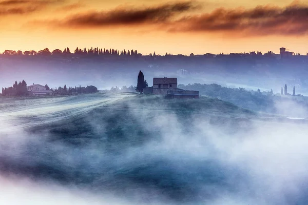 Splendido paesaggio toscano all'alba — Foto Stock