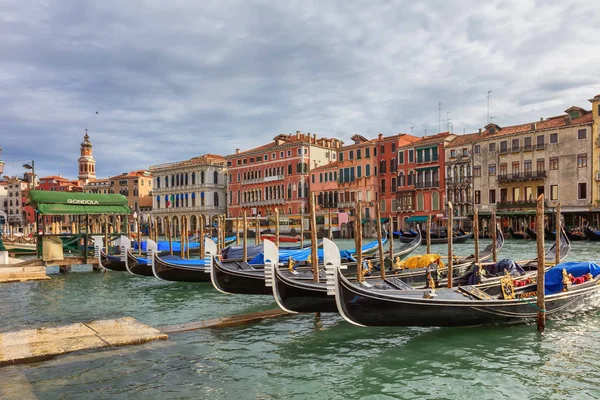 Gondoles dans le canal de Venise Images De Stock Libres De Droits