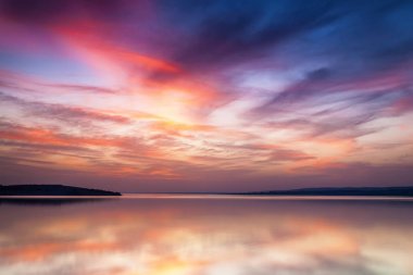 Cloudscpe alacakaranlıkta zengin renkler ile