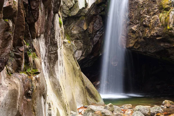 Waterfall stream in a rocky river bed — Stock Photo, Image