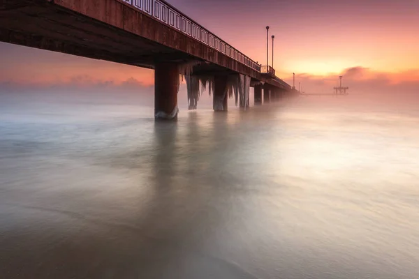 Brug van de zee in de oneindigheid — Stockfoto