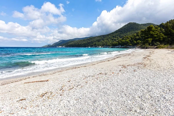 Spiaggia bianca sull'isola di Skopelos — Foto Stock