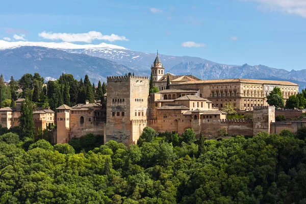 Alhambrapalasset i Granada – stockfoto