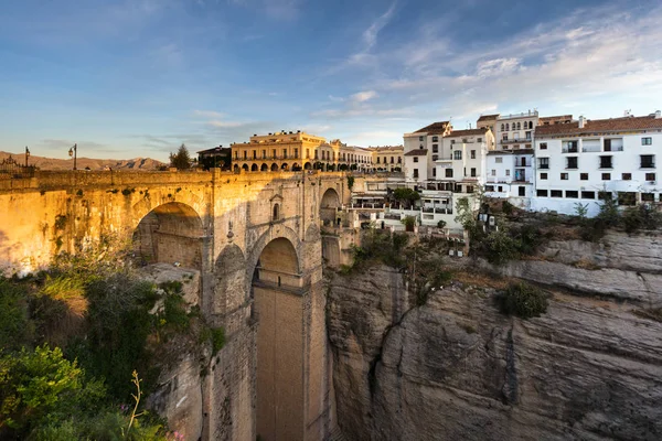 El Tajo desfiladeiro em Ronda ao nascer do sol — Fotografia de Stock