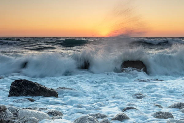 Wellen des Sonnenuntergangs, Griechenland — Stockfoto