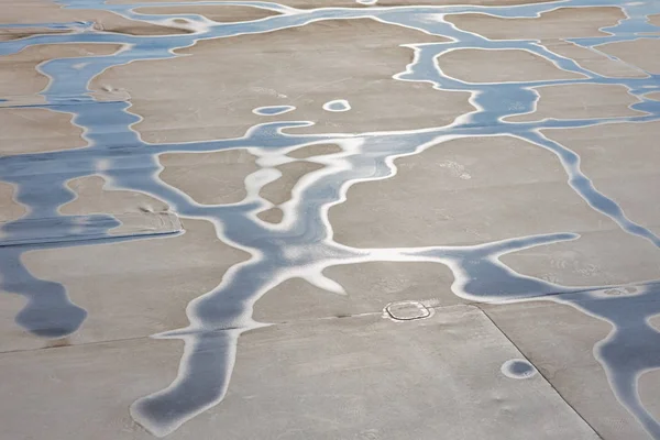 Membrane roofing. Drawing water on the roof of the membrane. Con — Stock Photo, Image