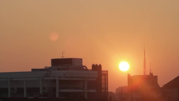 Захід сонця в місті — стокове відео