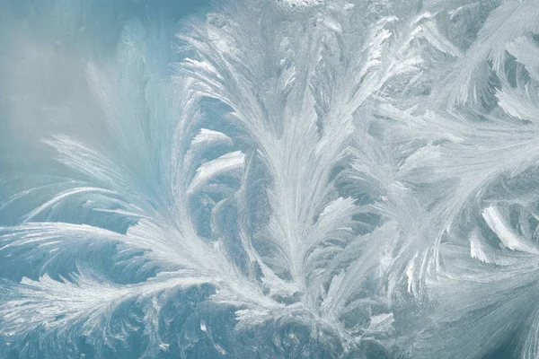 冬季玻璃上的冰纹 — 图库照片#