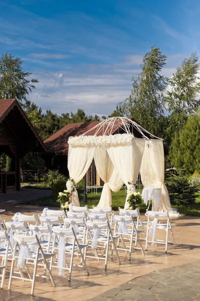 Decoração de casamento na cor branca — Fotografia de Stock