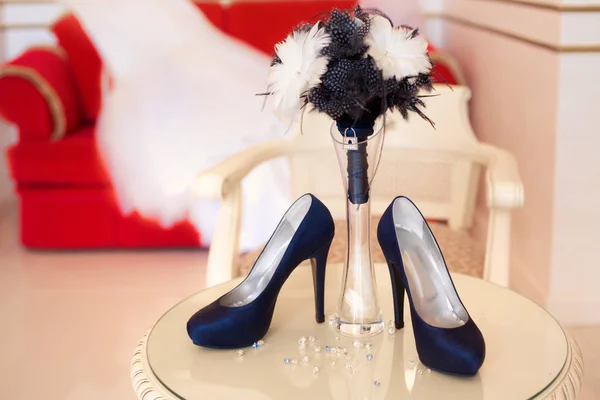 Designer blå högklackat skor — Stockfoto