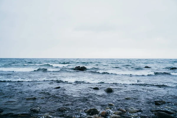 Lago Baikal con olas —  Fotos de Stock