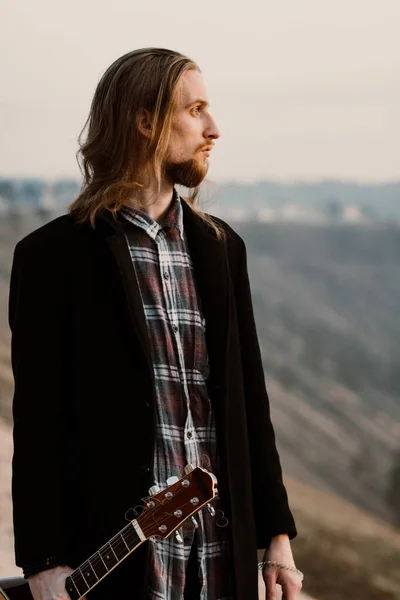 Portrait Beau Barbu Aux Cheveux Longs Coucher Soleil Sur Une — Photo