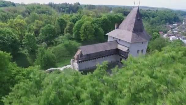 Luchtfoto uitzicht over het prachtige kasteel — Stockvideo