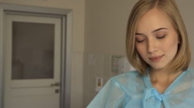 Чешку красавица у гинеколога видео ванной комнате